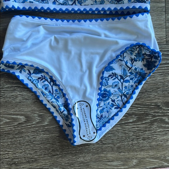 Floral Blue Swimsuit NWT - Picture 4 of 5